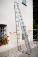 Hliníkový žebřík opěrný výsuvný - 4 - 7 m